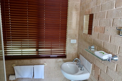 Bush Retreat Bathroom